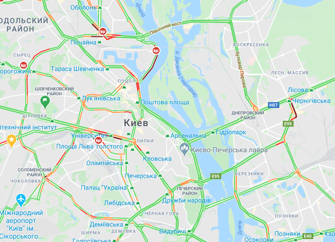 Транспортний колапс і 100-метрові черги: другий день без метро в Києві